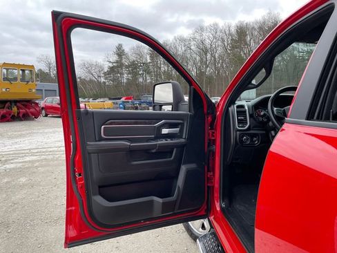 Used 2024 RAM 2500 Big Horn w/ Bed Utility Group image 25