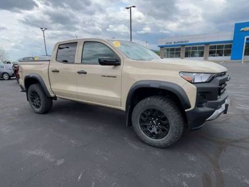 Used 2024 Chevrolet Colorado Trail Boss w/ Technology Package AWD/4WD image 2