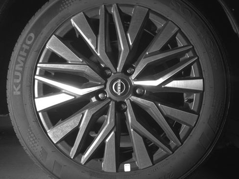 Used 2025 Nissan Altima 2.5 SV FWD image 12