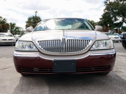 Used 2003 Lincoln Town Car Signature image 17