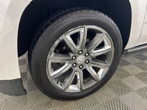 Used 2019 Chevrolet Suburban Premier RWD image 26
