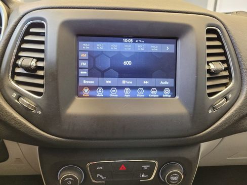Used 2020 Jeep Compass Latitude FWD image 25