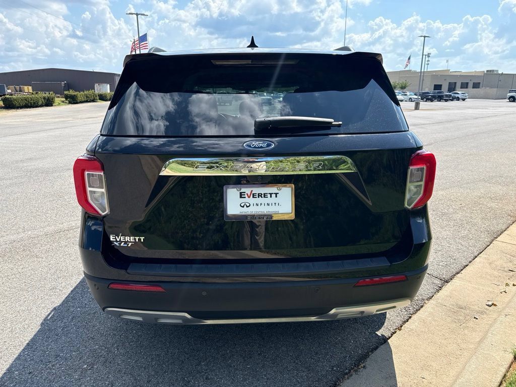 Used 2024 Ford Explorer XLT w/ Equipment Group 202A RWD image 6
