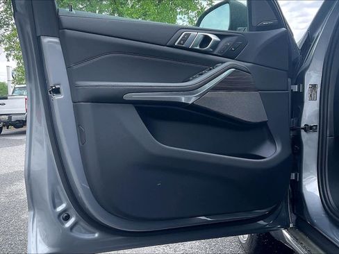 New 2026 BMW X5 xDrive40i w/ M Sport Package AWD/4WD image 10