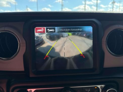 Certified 2022 Jeep Wrangler Unlimited Sahara image 25