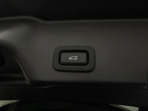 Used 2020 Land Rover Range Rover Evoque R-Dynamic SE image 40