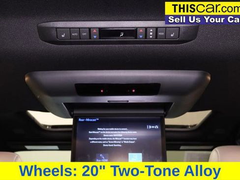 Used 2025 Toyota Sienna Platinum image 34