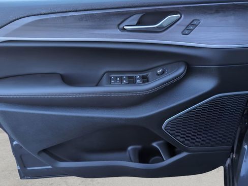 New 2025 Jeep Grand Cherokee Limited w/ Luxury Tech Group II image 11