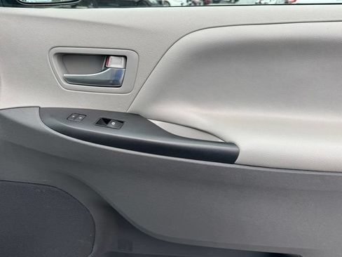 Used 2018 Toyota Sienna LE FWD image 7