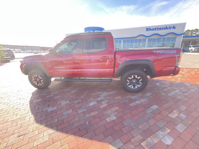 Used 2022 Toyota Tacoma TRD Off-Road w/ Technology Package AWD/4WD image 30