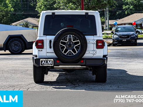 Used 2025 Jeep Wrangler Unlimited Sahara AWD/4WD image 12