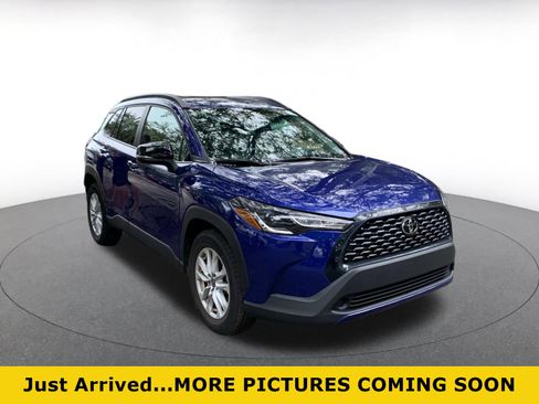 Used 2025 Toyota Corolla Cross LE image 1