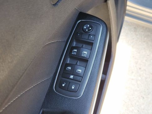 Used 2023 Dodge Charger SXT image 17