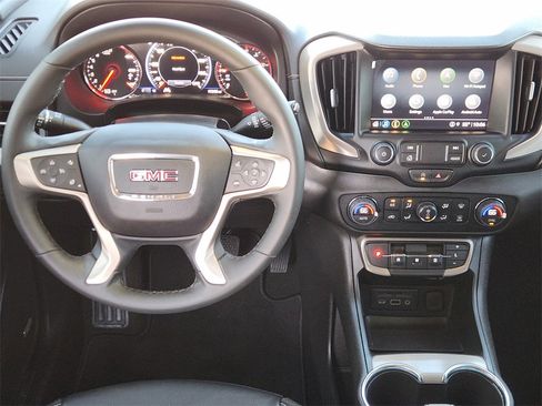 Used 2024 GMC Terrain Denali w/ Denali Premium Package image 24