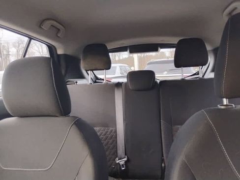 Used 2022 Nissan Kicks S image 8