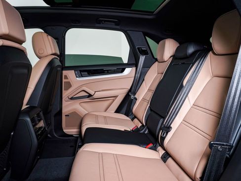 New 2026 Porsche Cayenne S image 17