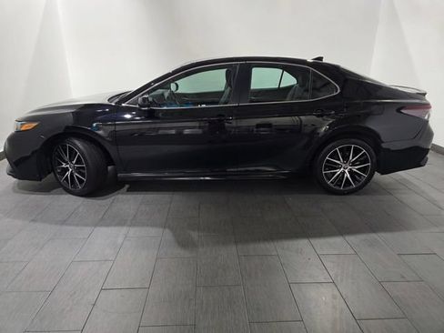 Used 2024 Toyota Camry SE FWD image 2