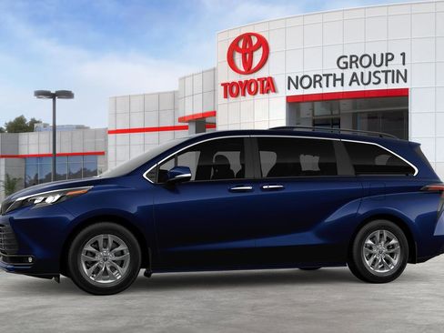 New 2026 Toyota Sienna XLE image 3