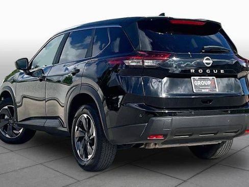 Certified 2025 Nissan Rogue SV FWD image 12