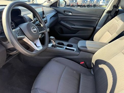 Used 2025 Nissan Altima 2.5 SV FWD image 17