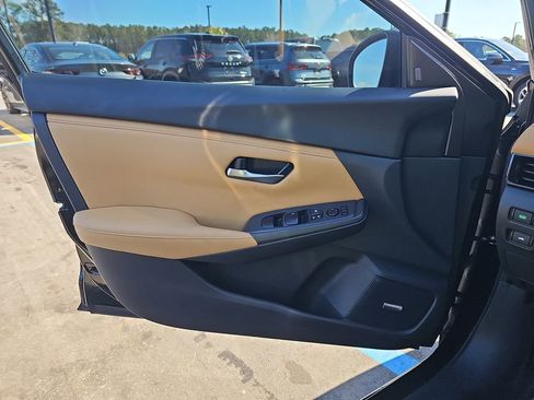 Used 2024 Nissan Sentra SV w/ SV Premium Package image 30