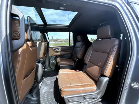 Used 2021 Chevrolet Suburban High Country AWD/4WD image 21