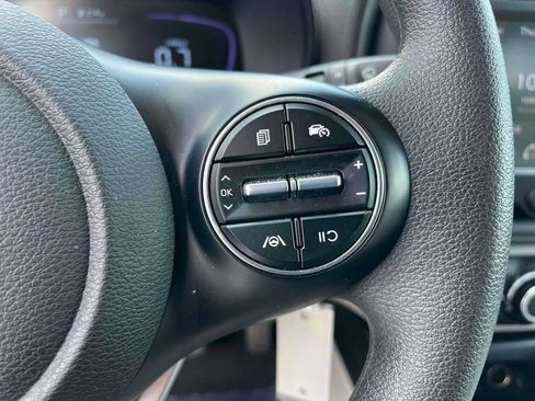 Used 2025 Kia Soul LX w/ LX Technology Package FWD image 18