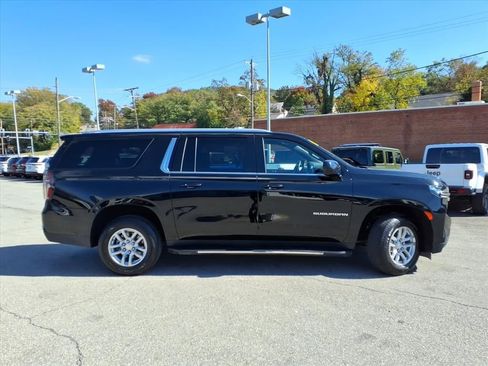 Used 2023 Chevrolet Suburban LT image 3