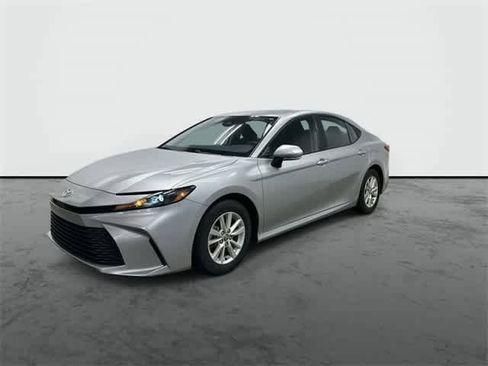 Used 2025 Toyota Camry LE image 8