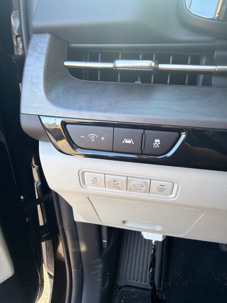 Used 2024 Kia Carnival EX FWD image 15