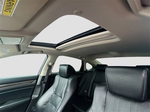 Used 2018 Honda Accord Touring image 22