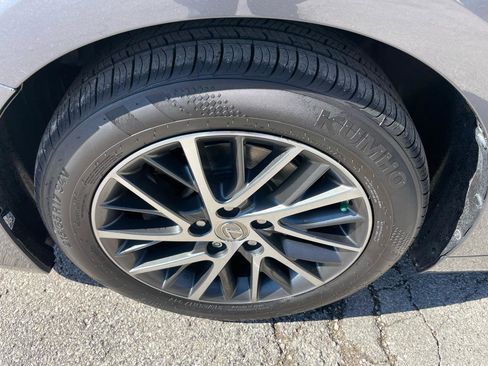 Used 2016 Lexus ES 350 w/ Luxury Package w/Wood Trim image 28