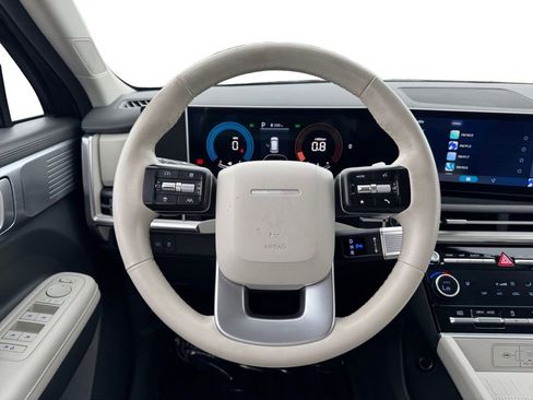 Used 2025 Hyundai Santa Fe SEL FWD image 12