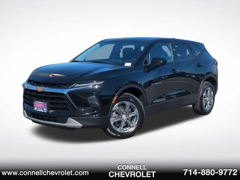 Used 2025 Chevrolet Blazer LT image 1