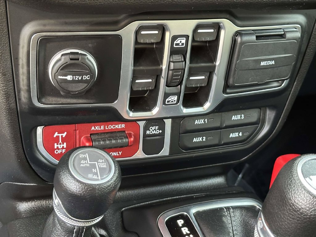 Used 2024 Jeep Wrangler Unlimited AWD/4WD image 27