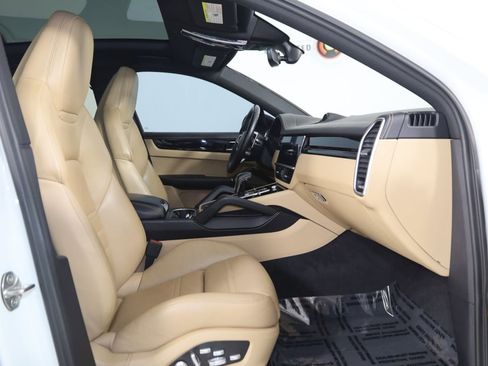 Used 2020 Porsche Cayenne AWD/4WD image 13