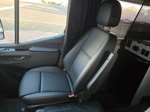 Used 2020 Mercedes-Benz Sprinter 2500 image 40