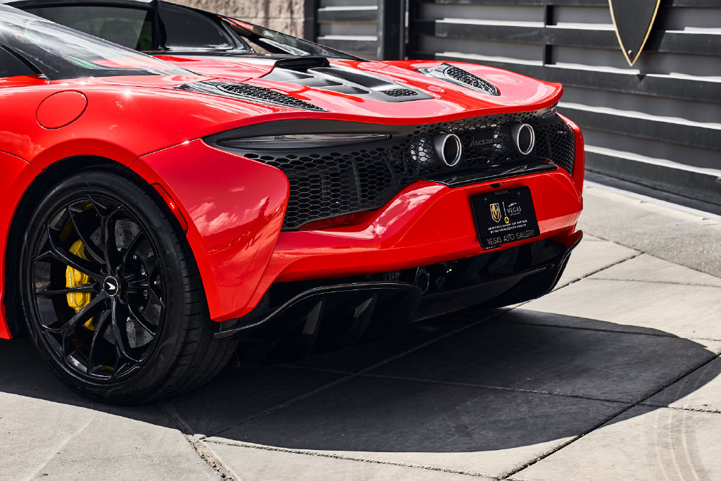 Used 2025 McLaren Artura Spider RWD image 9