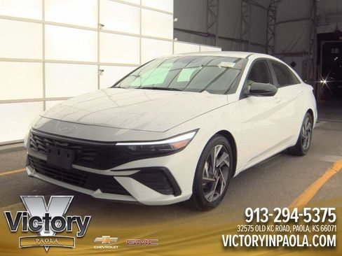 Used 2025 Hyundai Elantra Sport image 1