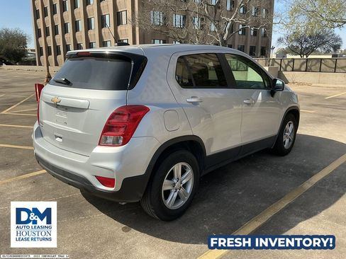 Used 2022 Chevrolet Trax LS w/ Tint and Cruise Package image 5