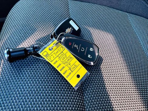 Used 2023 Chevrolet Traverse LT FWD image 14