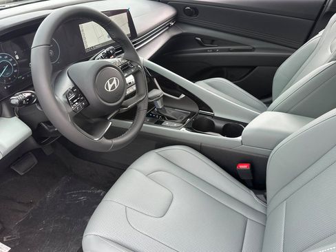 New 2025 Hyundai Elantra Limited image 10