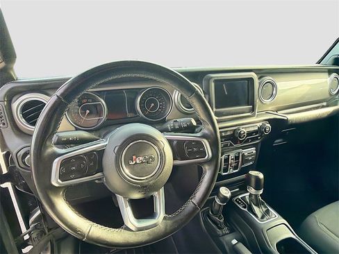 Used 2020 Jeep Wrangler Unlimited Sahara image 11