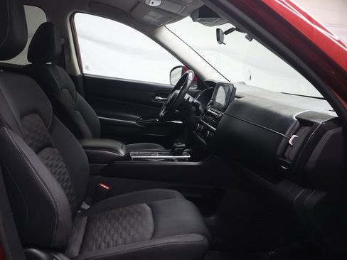 Used 2022 Nissan Pathfinder SV image 10