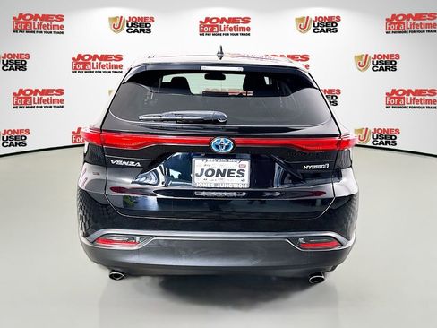 Certified 2022 Toyota Venza LE image 14