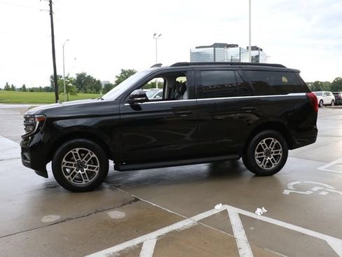 Used 2025 Ford Expedition Active RWD image 4