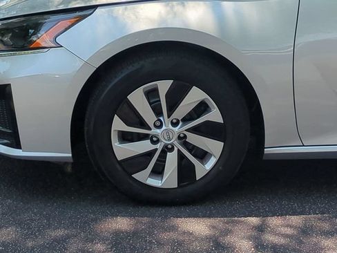 Used 2024 Nissan Altima 2.5 S FWD image 10