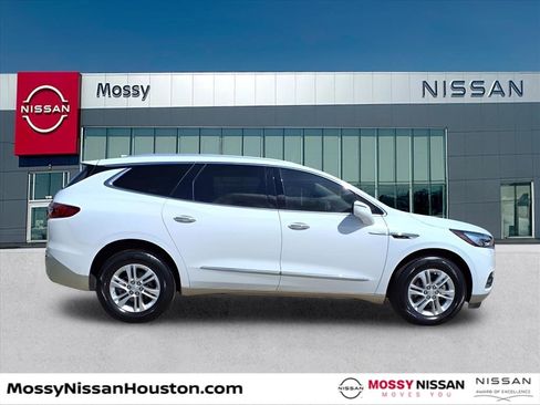 Used 2021 Buick Enclave Essence w/ Sound and Sites Package image 4
