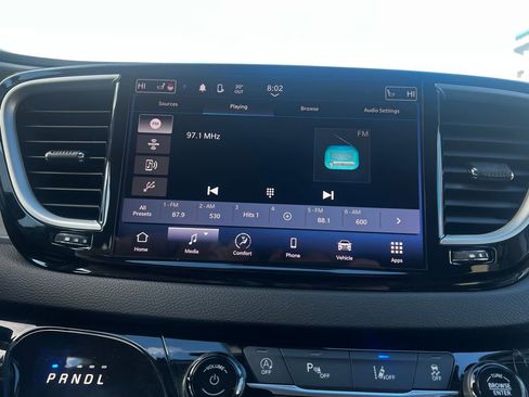 Used 2023 Chrysler Pacifica Touring-L FWD image 30