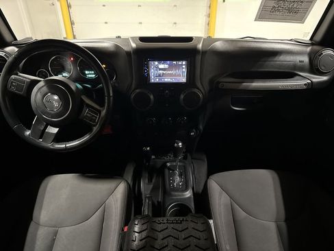 Used 2018 Jeep Wrangler Unlimited Sport S image 10